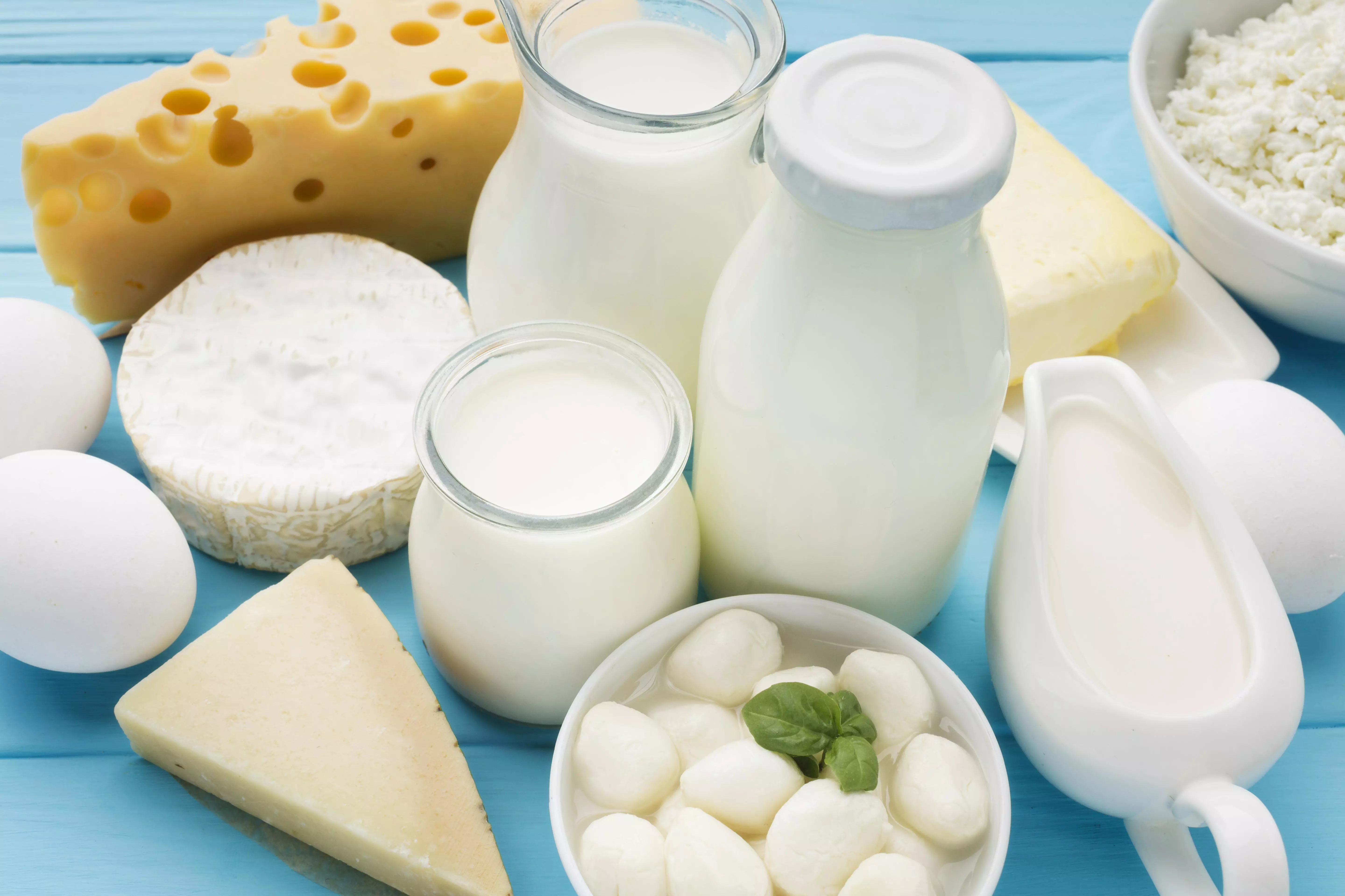 close-up-organic-milk-with-gourmet-cheese.jpg