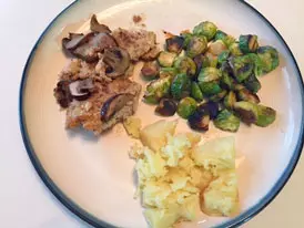 Nutritionist-Eats_Dinner.jpg