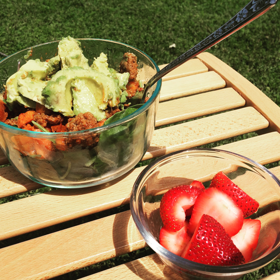 NutritionistLunch_TacoSalad-Strawberries.jpg
